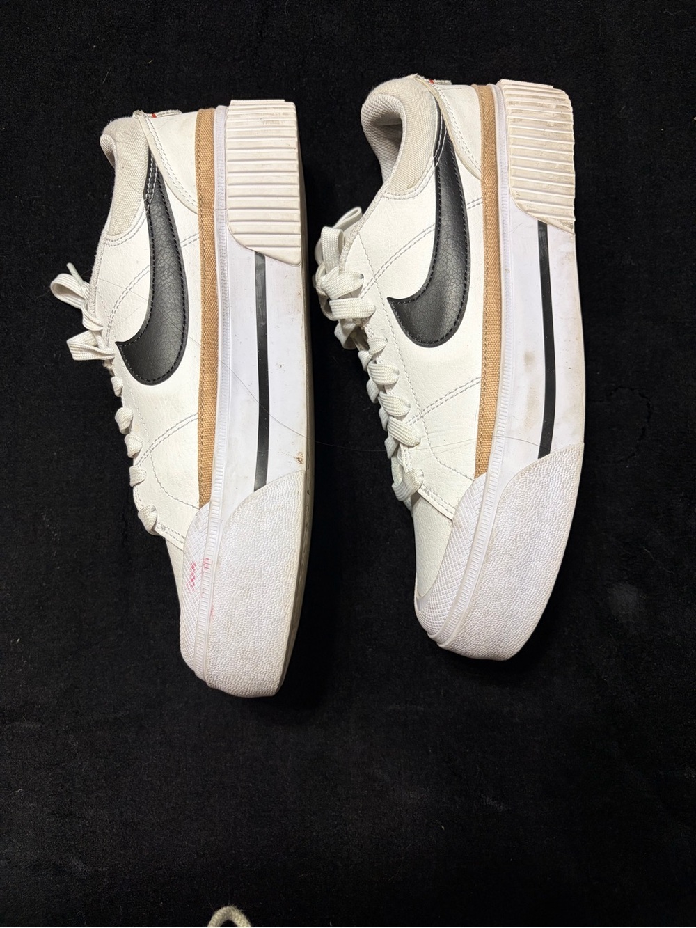 Nike White Low-Top Sneakers with Black Swoosh - Picture 4 of 7